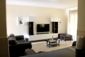 cozy 3 bed Duplex ,sleeps 6 with double bathroom
